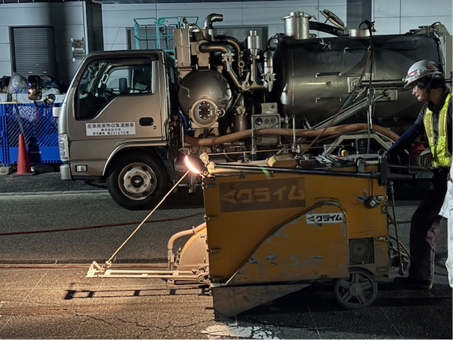 道路カッター工事で出た濁水